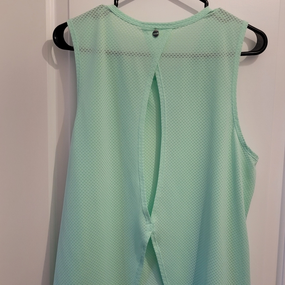 Athletic tank by Lorna Jane - Picture 2 of 4